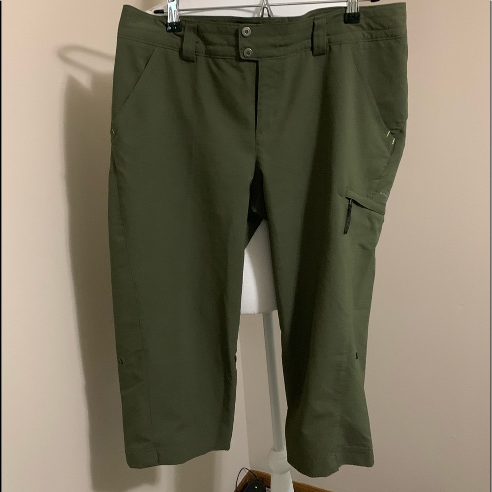 Columbia Olive Green Capri